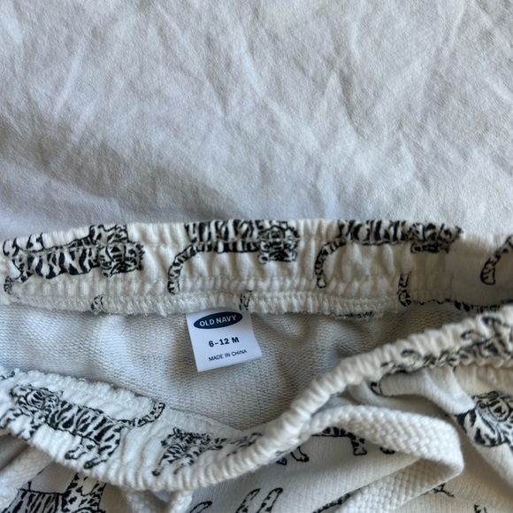 Old Navy White Baby Shorts with Tiger Print - Picture 3 of 4